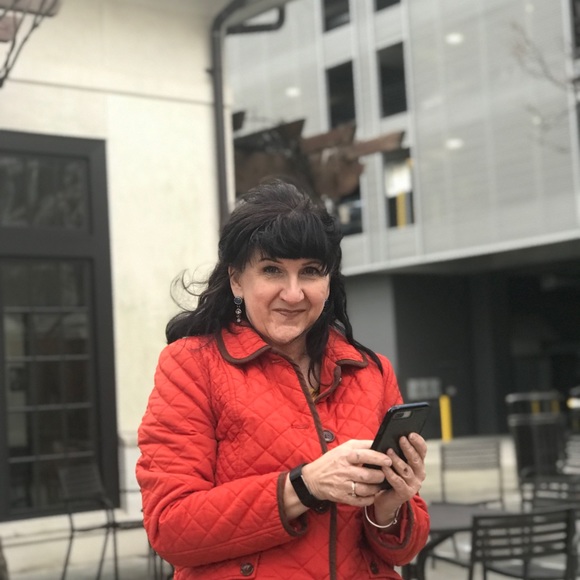 Meet your Posher, Sandy - Picture 1 of 1